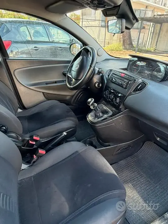 Lancia Ypsilon 2012 photo 3