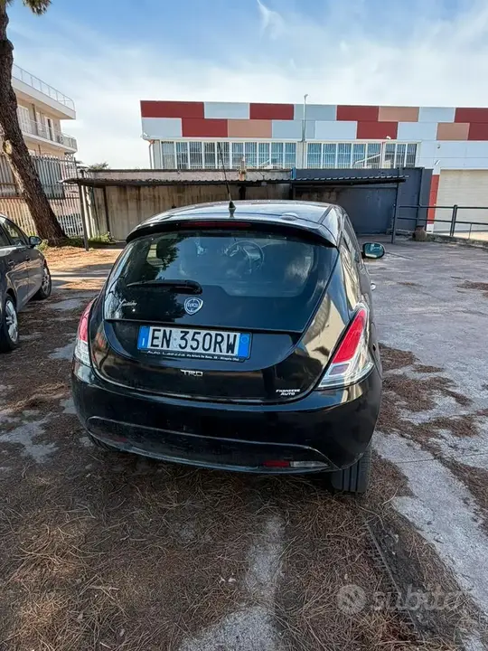 Lancia Ypsilon 2012 photo 2
