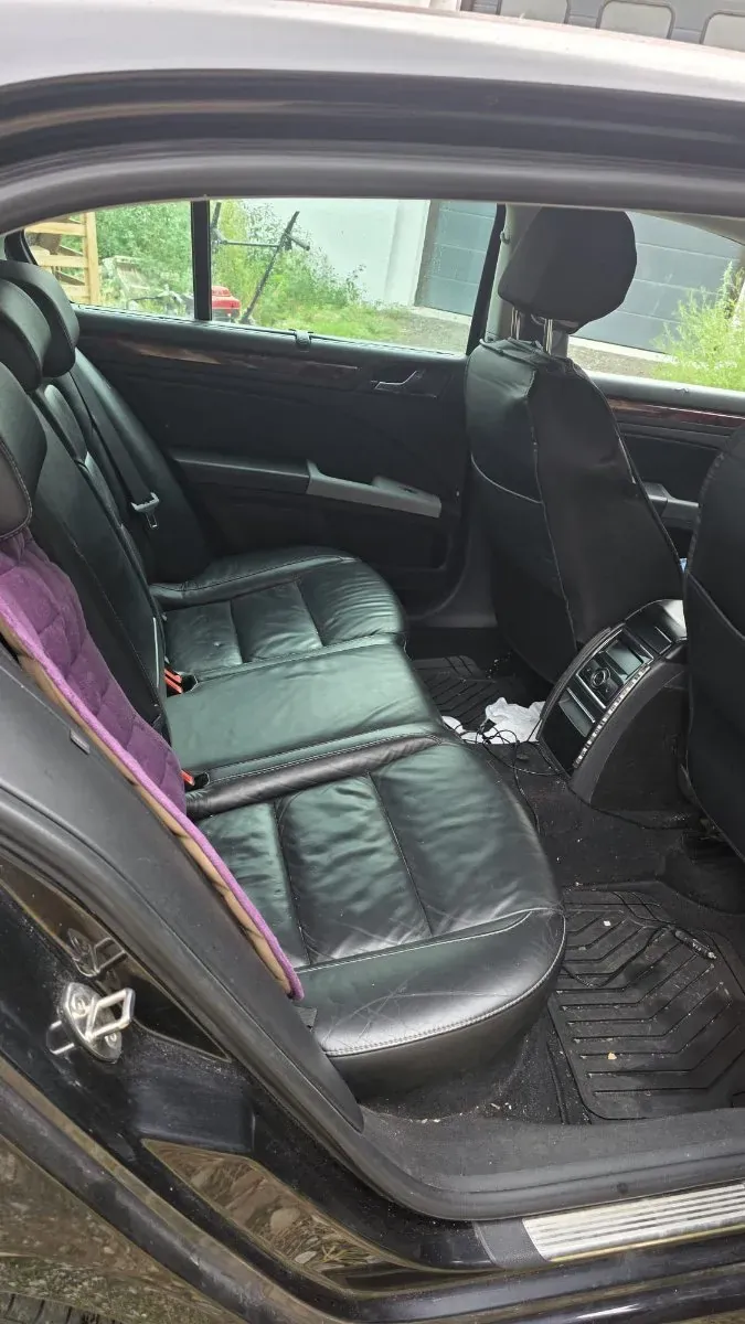 Skoda Superb 2009 photo 2
