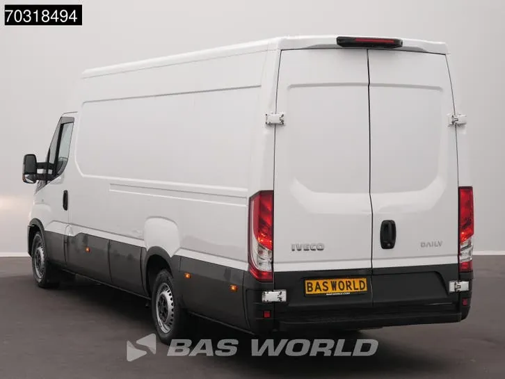 Iveco Daily 2023 photo 2