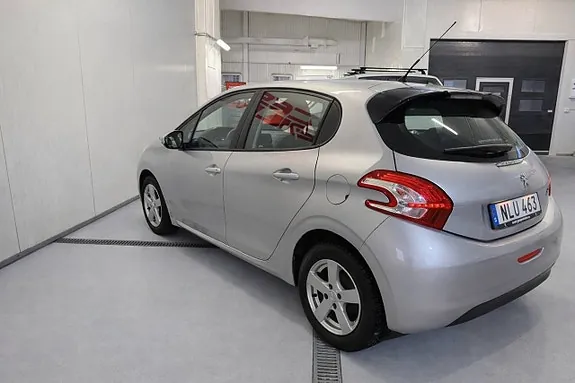 Peugeot 208 2014 photo 3