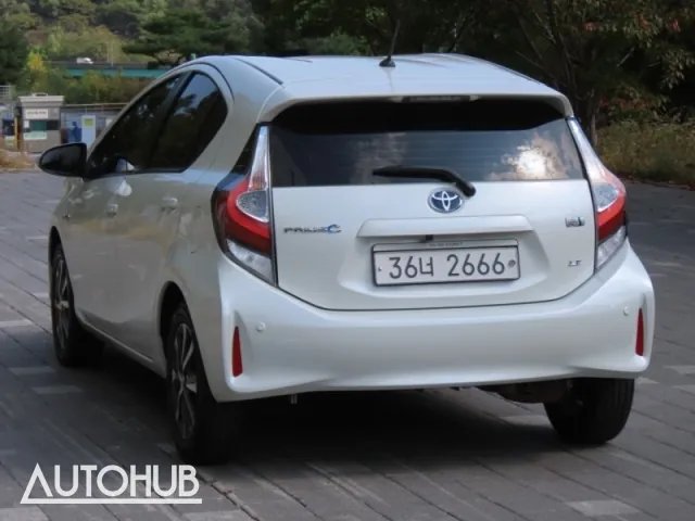 Toyota Prius C 2018 photo 4