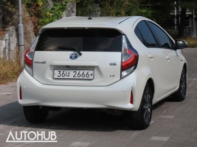 Toyota Prius C 2018 photo 3
