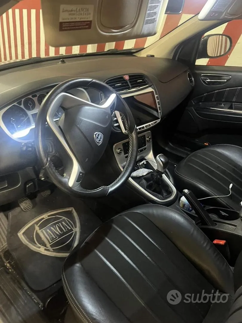 Lancia Delta 2010 photo 4