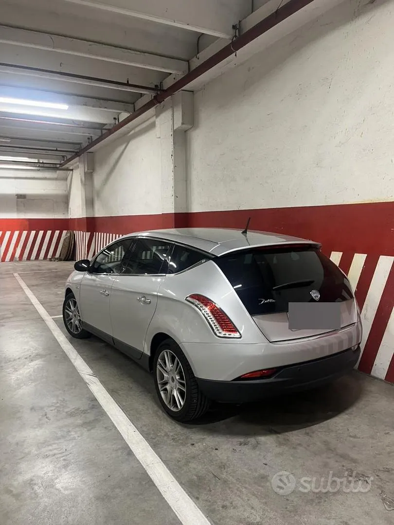 Lancia Delta 2010 photo 2