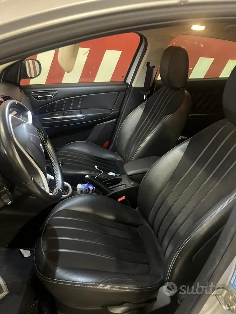 Lancia Delta 2010 photo 5