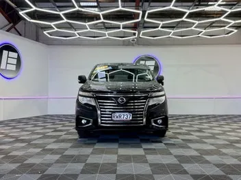 Nissan Elgrand 2018 photo 3