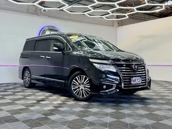 Nissan Elgrand 2018 photo 2