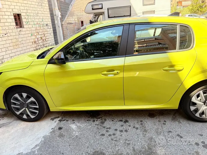 Peugeot 208 2024 photo 2