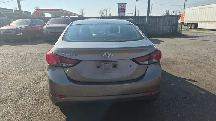 Hyundai Elantra 2015 photo 4