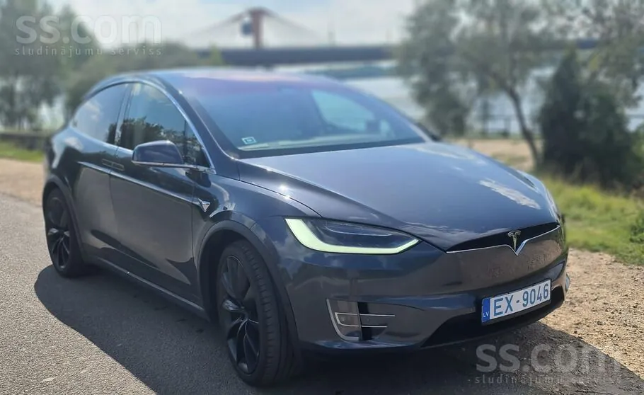 Tesla Model X 2018 photo 2
