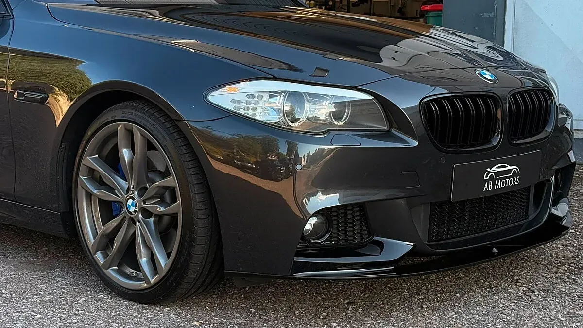 BMW 5 Series 2010 photo 2