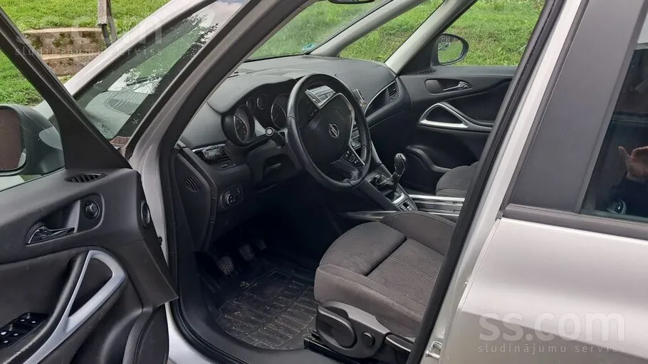 Opel Zafira 2011 photo 2