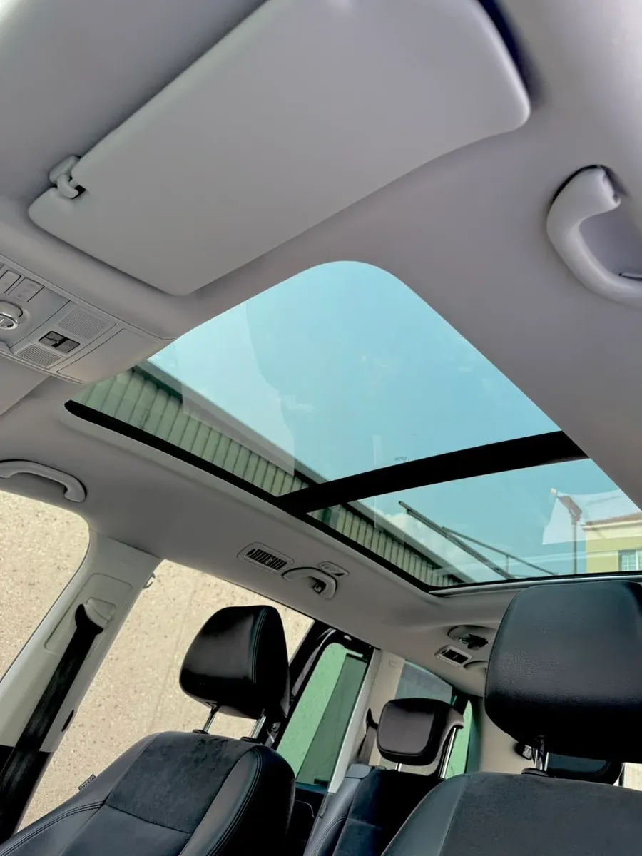 Volkswagen Sharan 2012 photo 2