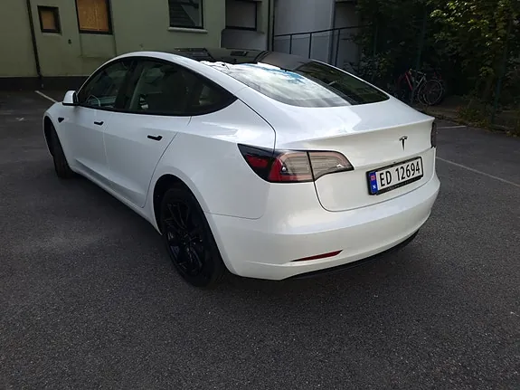 Tesla Model 3 2021 photo 3