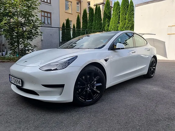 Tesla Model 3 2021 photo 2