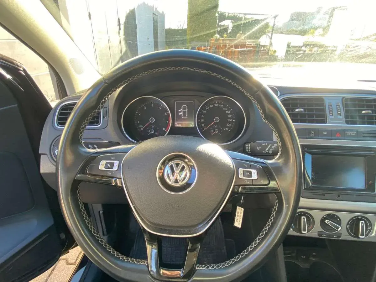 Volkswagen Polo 2015 photo 3