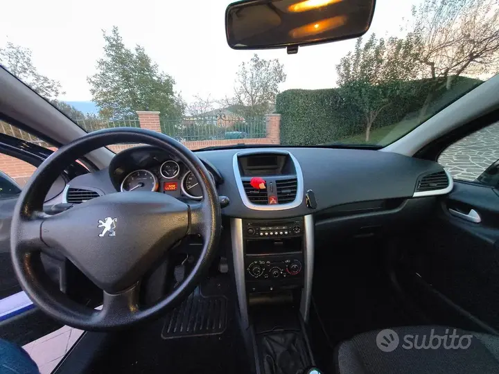 Peugeot 207 2013 photo 5
