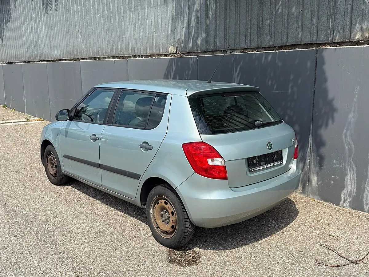 Skoda Fabia 2010 photo 3