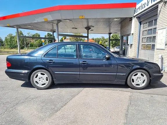 Mercedes-Benz E 320 2000 photo 3