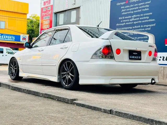 Toyota Altezza 2000 photo 2