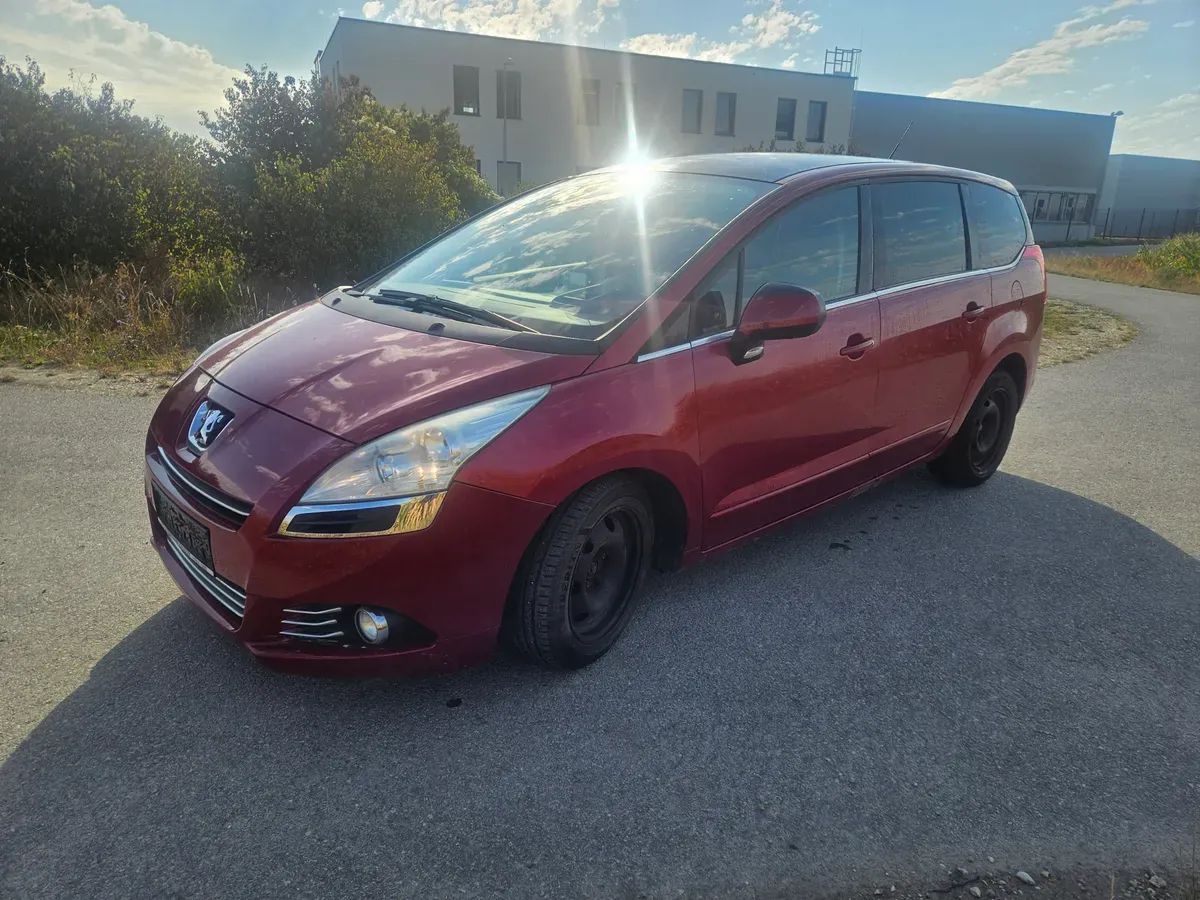Peugeot 5008 2010 photo 2