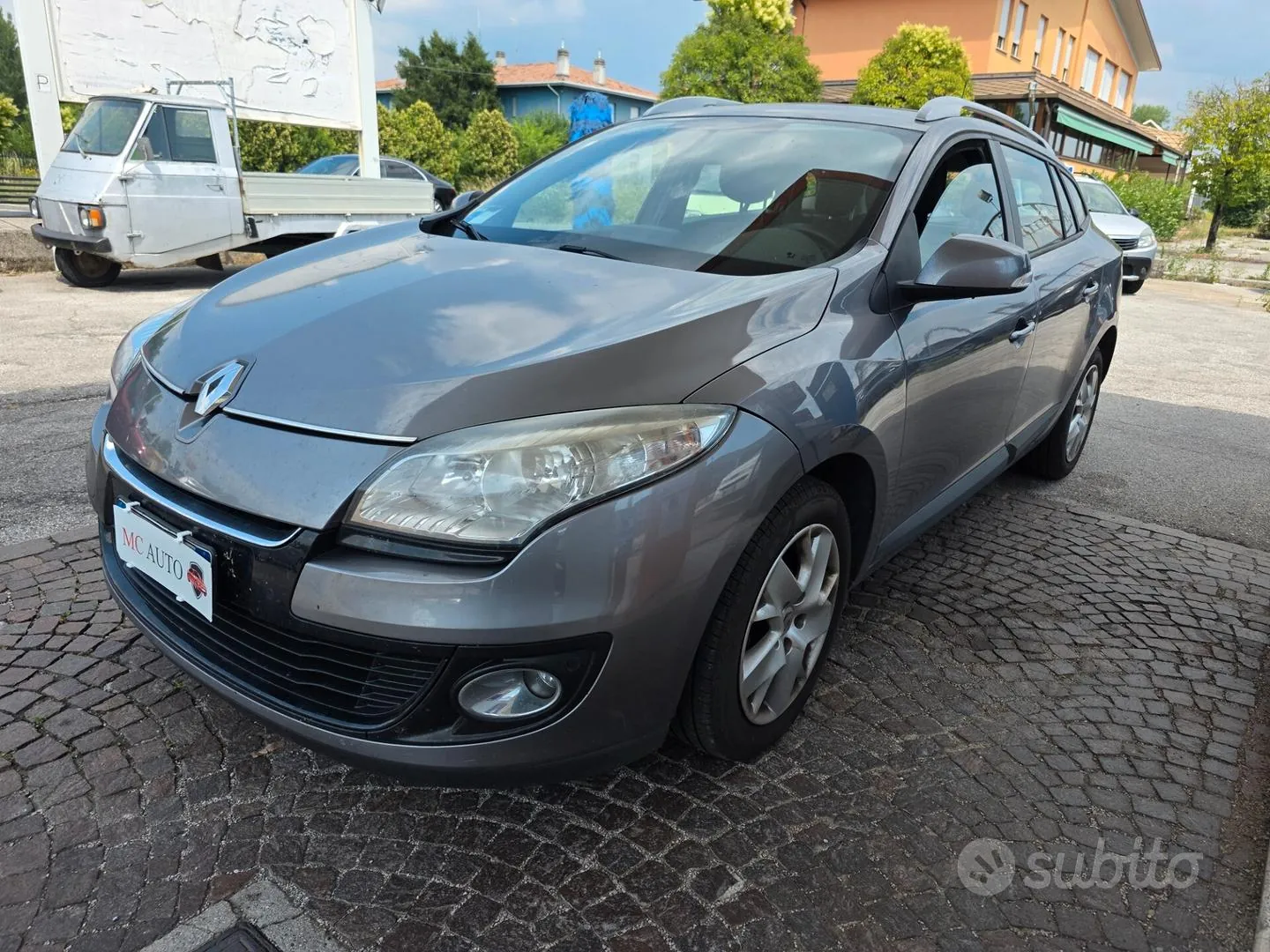 Renault Megane 2012 photo 2