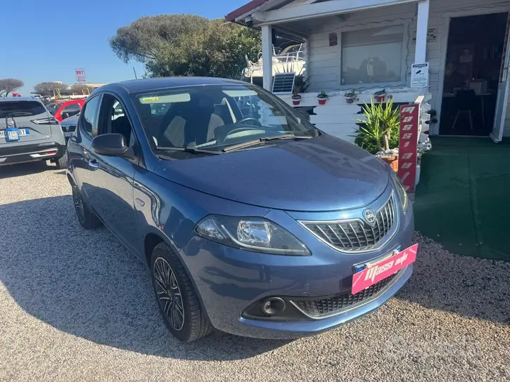 Lancia Ypsilon