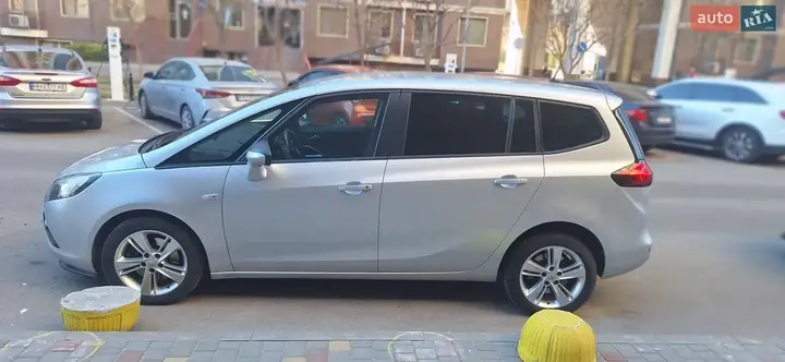 Opel Zafira 2015 photo 2