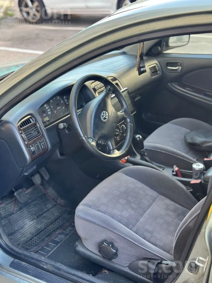 Toyota Avensis 2001 photo 4