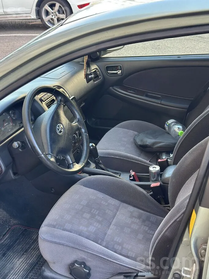 Toyota Avensis 2001 photo 5