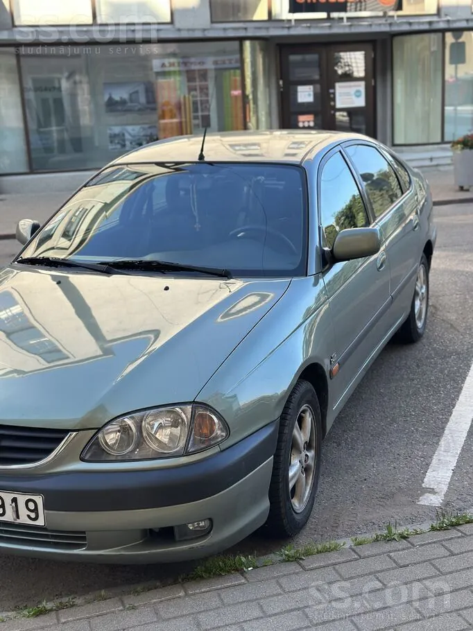 Toyota Avensis 2001 photo 3