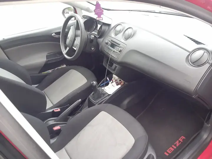 Seat Ibiza 2015 photo 3
