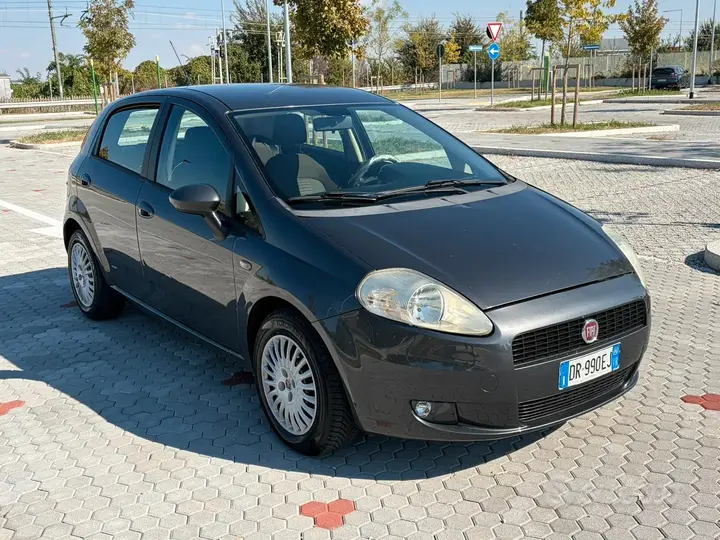 Fiat Grande Punto 2008 photo 4