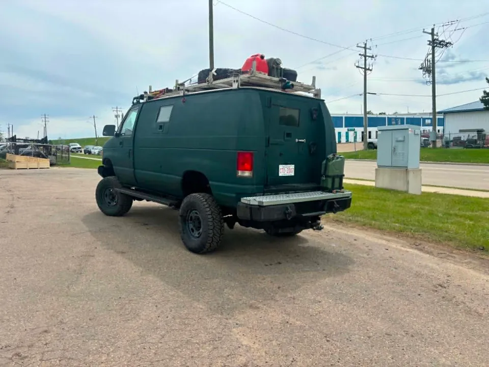 Ford E-350 1997 photo 5