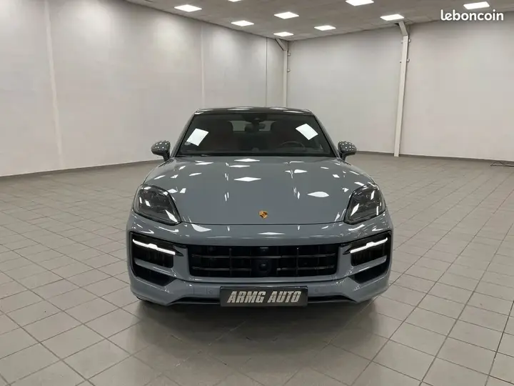 Porsche Cayenne 2023 photo 2