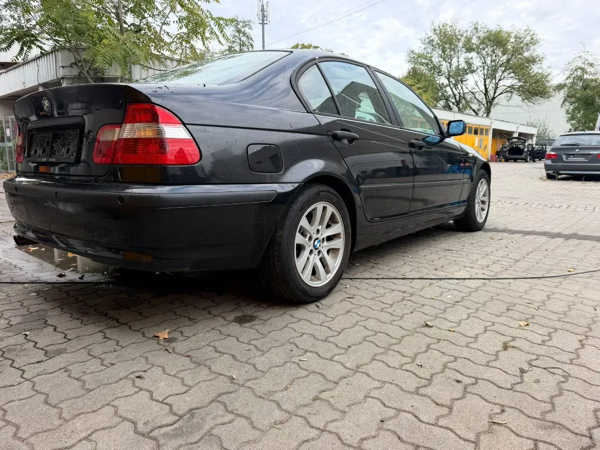 BMW 3 Series 2003 photo 2