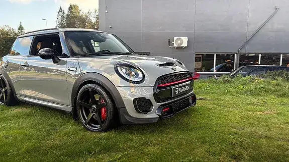 Mini John Cooper Works 2017 photo 2