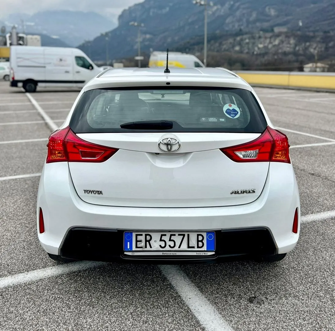 Toyota Auris 2013 photo 5