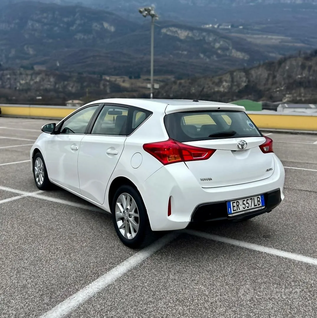Toyota Auris 2013 photo 4