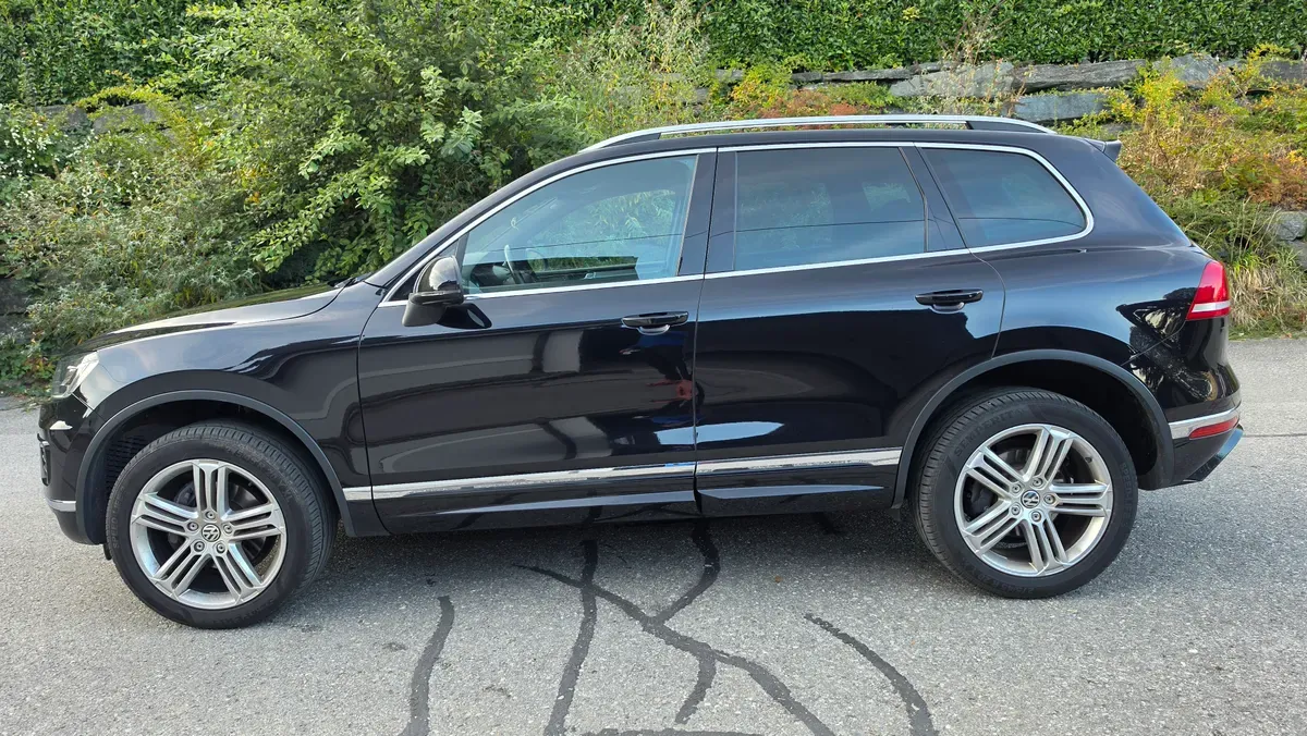 Volkswagen Touareg 2017 photo 2