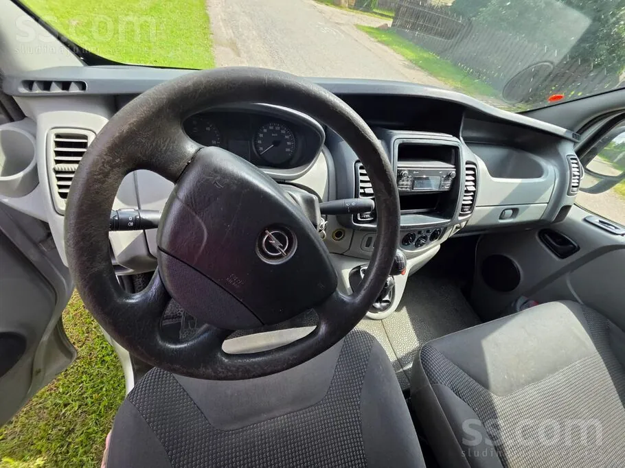 Opel Vivaro 2013 photo 2