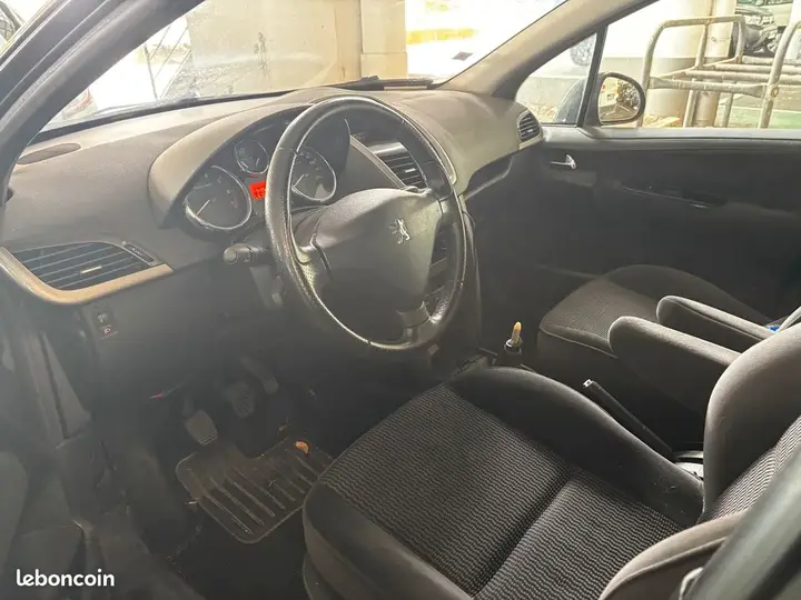Peugeot 207 2007 photo 3