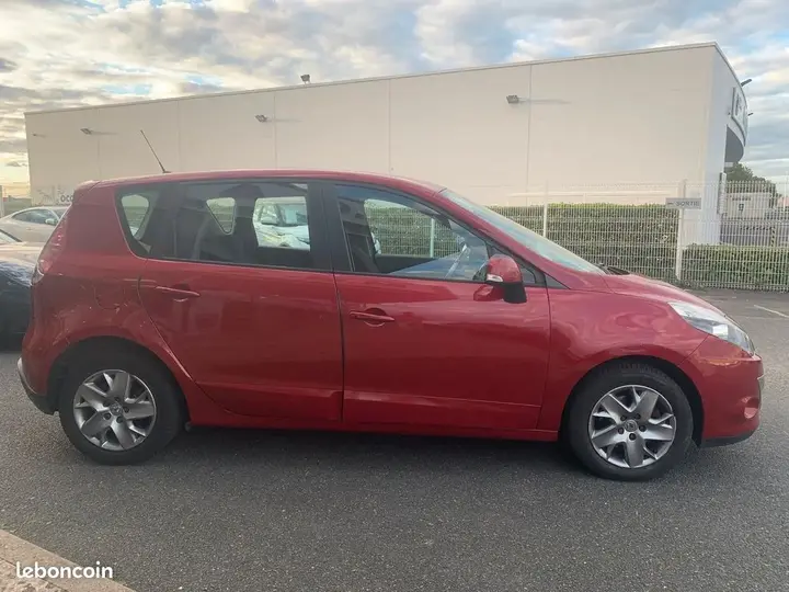 Renault Scenic 2011 photo 4