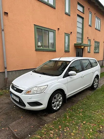 Ford Focus 2010 photo 2