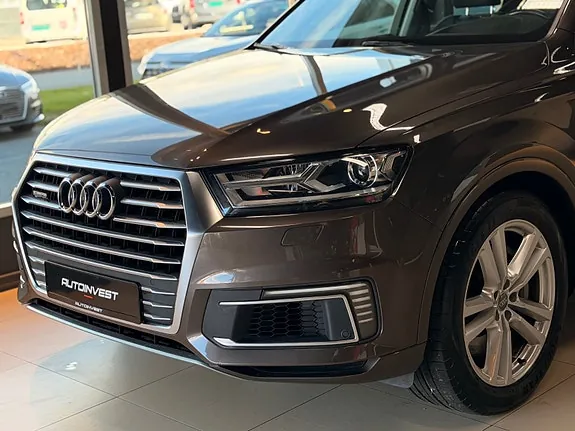 Audi Q7 2017 photo 2