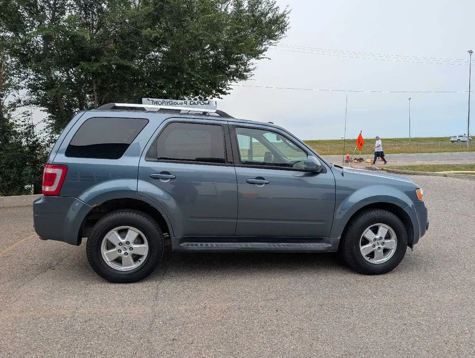 Ford Escape 2010 photo 3