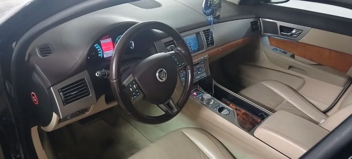 Jaguar Xf 2010 photo 3