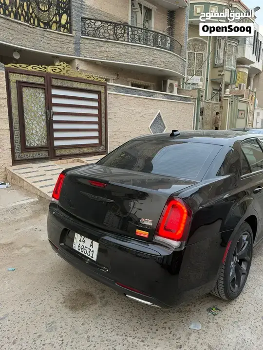 Chrysler 300 2023 photo 2