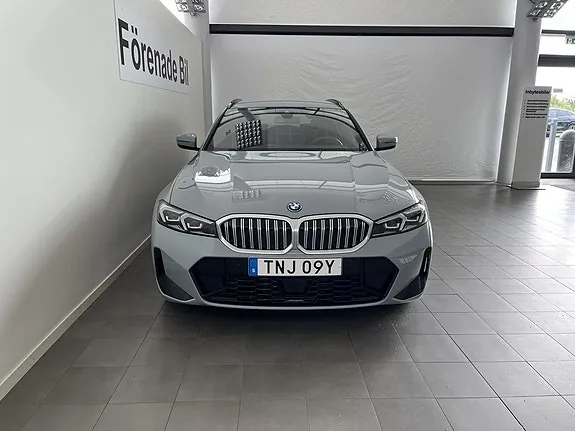 BMW 330E 2025 photo 2